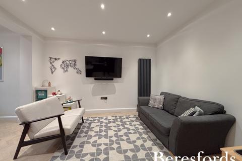 3 bedroom semi-detached house for sale, Aldborough Road, Upminster, RM14