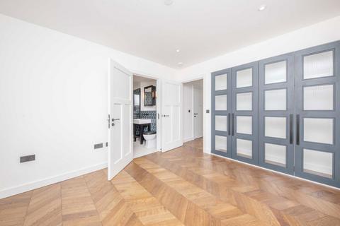 undefined, Brook Street, Kingston Upon Thames KT1