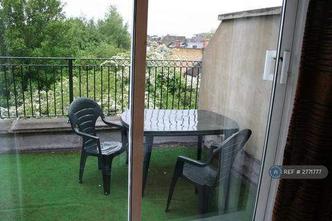 Studio to rent, Finchley Road, London, NW3