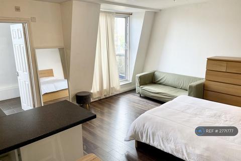 Studio to rent, Finchley Road, London, NW3