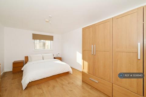 2 bedroom flat to rent, Hull Place, London, E16