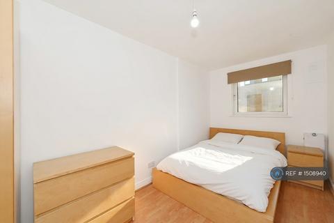 2 bedroom flat to rent, Hull Place, London, E16