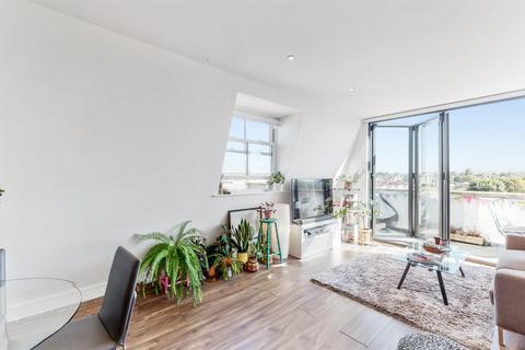 2 bedroom apartment to rent, Balham Hill, London, SW12