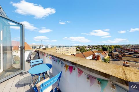 2 bedroom apartment to rent, Balham Hill, London, SW12