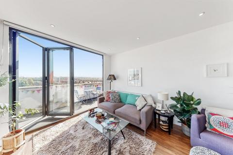 2 bedroom apartment to rent, Balham Hill, London, SW12