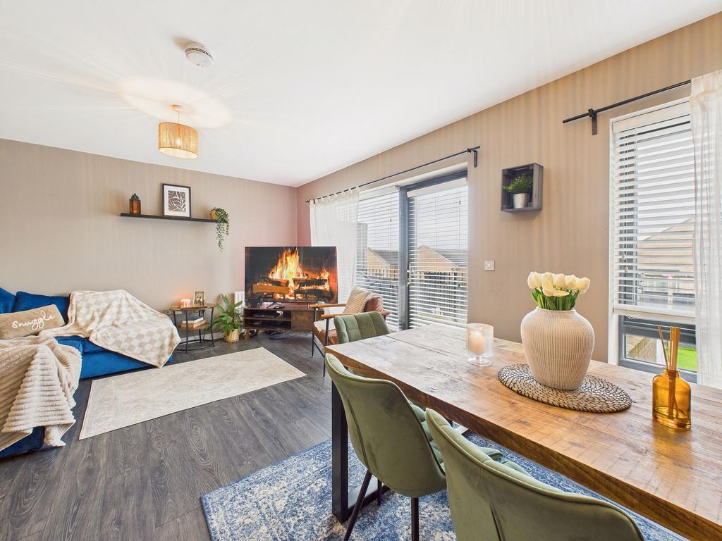 Lounge/Dining Room