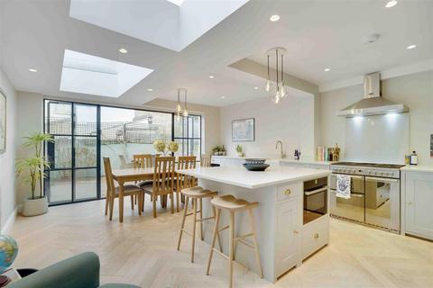4 bedroom terraced house for sale, Bishops Road, London