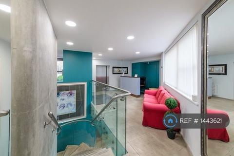 2 bedroom flat to rent, Holloway Road, London, N7