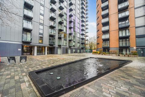 2 bedroom apartment to rent, Park Vista Tower, Cobblestone Square E1W