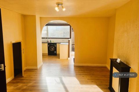 3 bedroom terraced house to rent, Corringham Road, Stanford-Le-Hope, SS17
