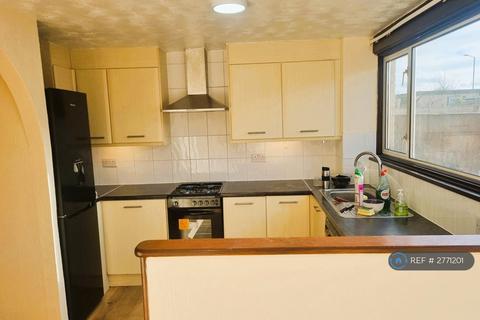 3 bedroom terraced house to rent, Corringham Road, Stanford-Le-Hope, SS17