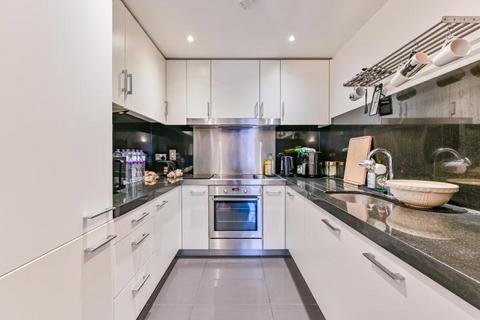 undefined, New Providence Wharf, Fairmont Avenue, London, E14