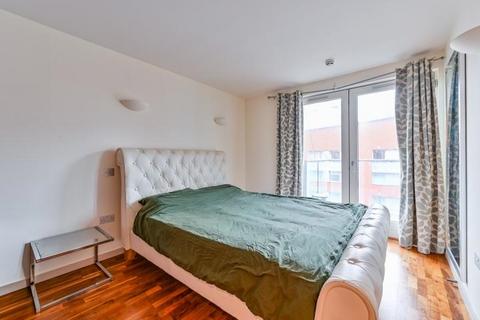 undefined, New Providence Wharf, Fairmont Avenue, London, E14