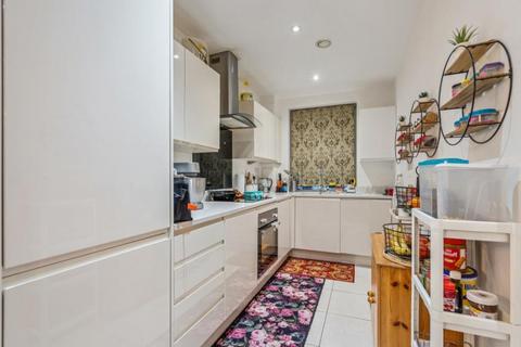 2 bedroom apartment to rent, Riverside Place, Pinner