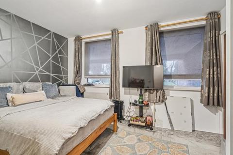 2 bedroom apartment to rent, Riverside Place, Pinner