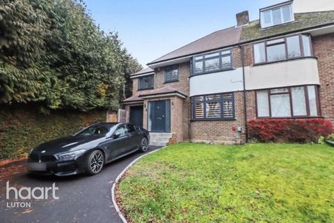 undefined, Knoll Rise, Luton