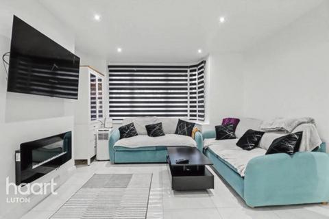 undefined, Knoll Rise, Luton