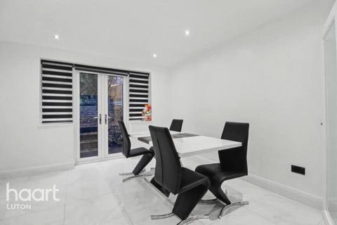 5 bedroom semi-detached house for sale, Knoll Rise, Luton
