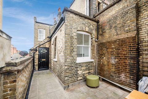 2 bedroom flat to rent, Uxbridge Road, London, W12