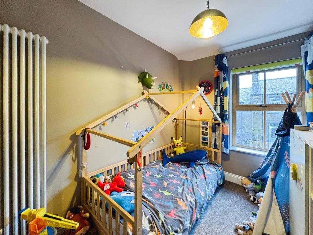 Bed 2.jpg