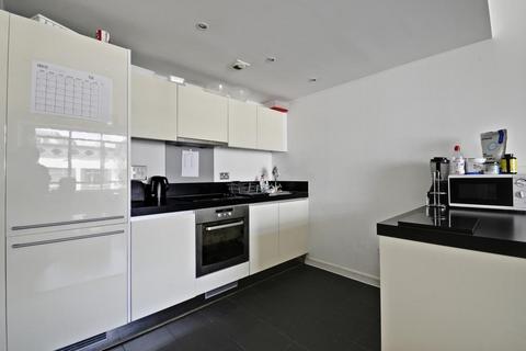 1 bedroom flat to rent, Wallis House, Great West Road, Brentford, TW8
