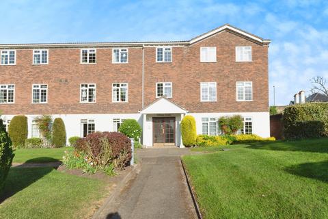 2 bedroom flat for sale, Hillcrest, Weybridge, KT13