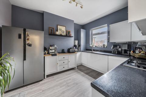 3 bedroom flat for sale, Lausanne Road, Crouch End, London, N8