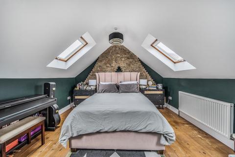 3 bedroom flat for sale, Lausanne Road, Crouch End, London, N8