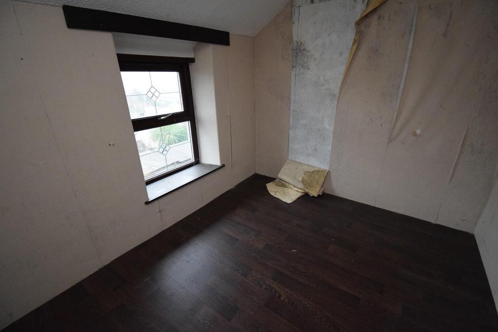 Bedroom 2.JPG