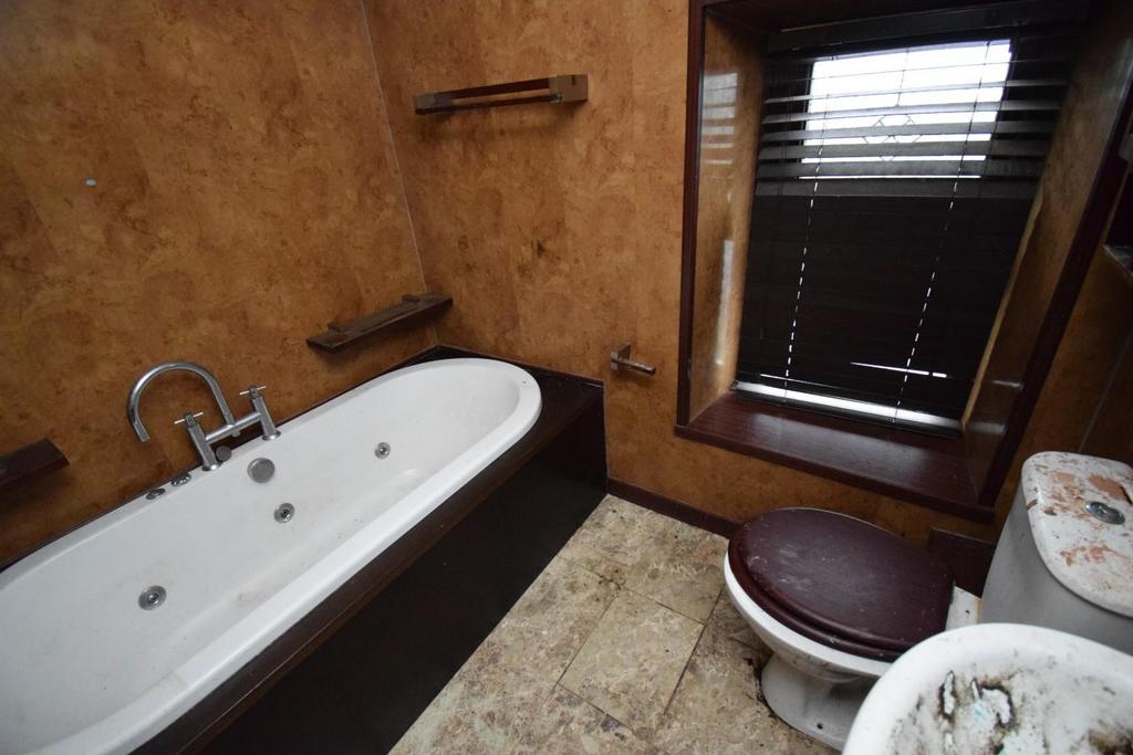 Bathroom.JPG