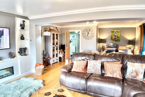 undefined, Clyde Close, Pontllanfraith, NP12