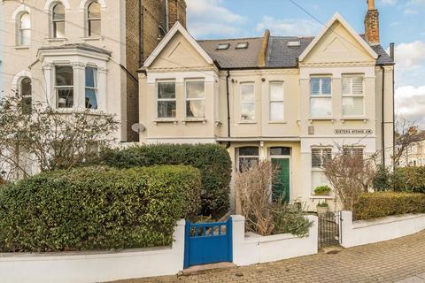2 bedroom flat for sale, Sisters Avenue, London SW11
