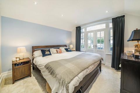2 bedroom flat for sale, Sisters Avenue, London SW11