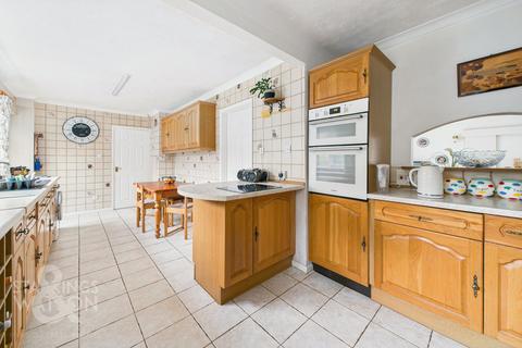4 bedroom detached house for sale, Mead Close, Buxton, Norwich