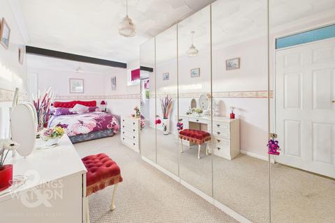 4 bedroom detached house for sale, Mead Close, Buxton, Norwich
