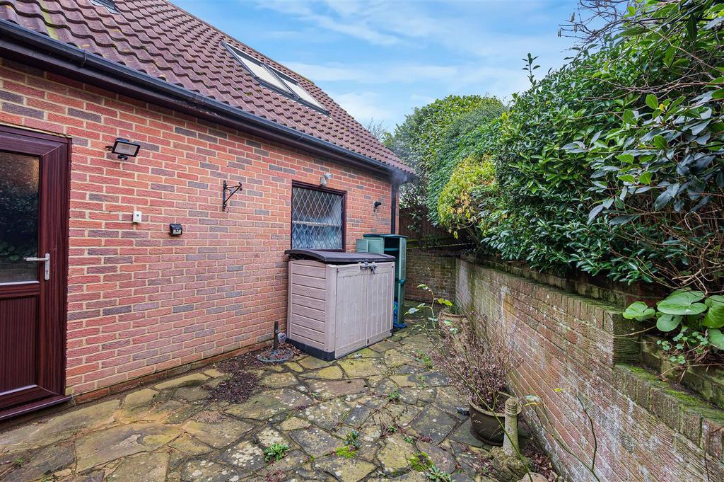 Rear Patio Garden