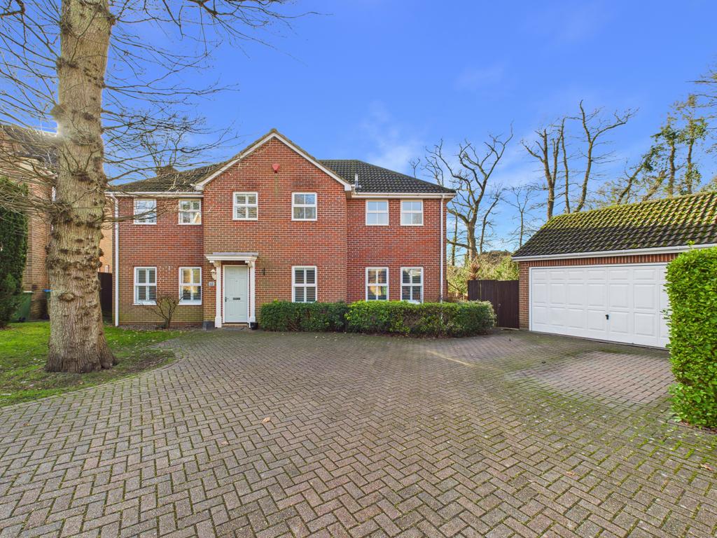 5 bed detached house for sale Grovebury, Locks He