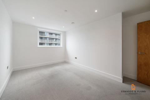 2 bedroom flat to rent, Western Gateway, London E16
