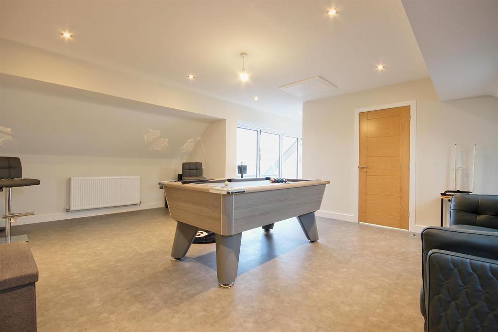 ENTERTAINMENT ROOM (or BEDROOM 5)