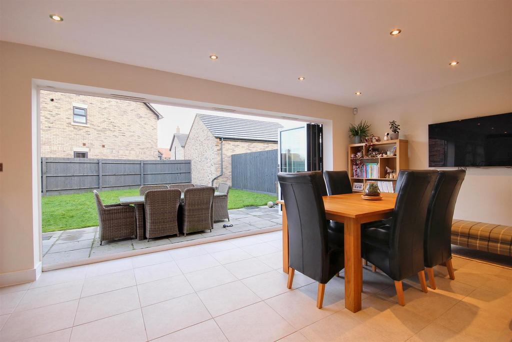 Kitchen, dining and day room
