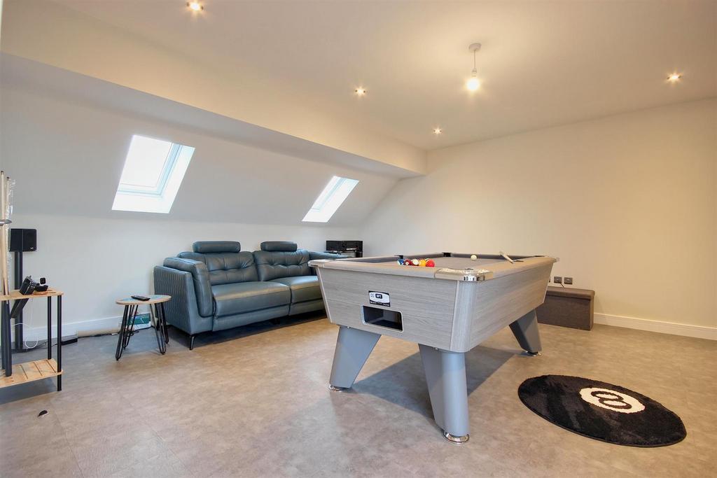 ENTERTAINMENT ROOM (or BEDROOM 5)