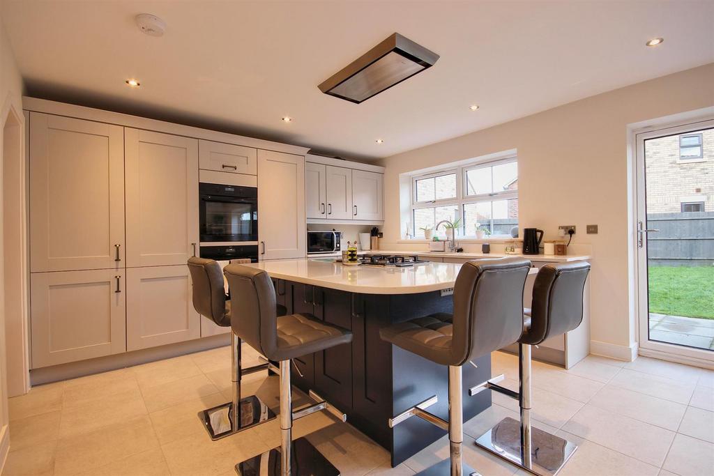 Kitchen, dining and day room
