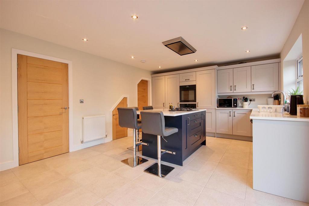 Kitchen, dining and day room