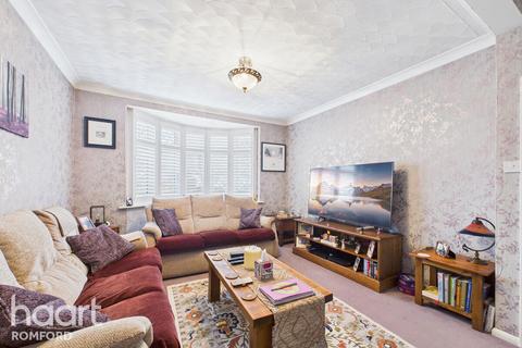 4 bedroom semi-detached house for sale, Cedar Road, Romford