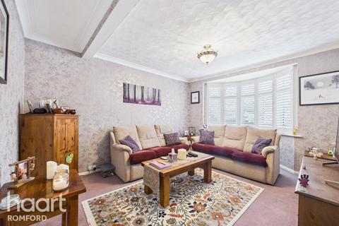 4 bedroom semi-detached house for sale, Cedar Road, Romford