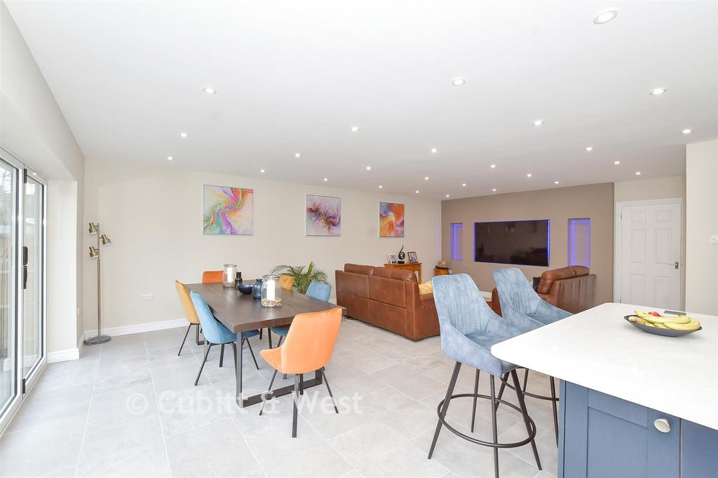 Lounge/ Kitchen/ Dining Area