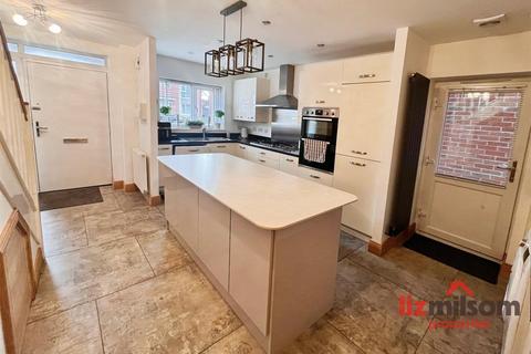 4 bedroom detached house for sale, Lamplight Way, Swadlincote DE11