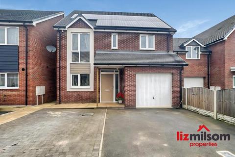4 bedroom detached house for sale, Lamplight Way, Swadlincote DE11