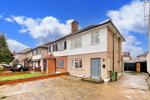 4 bedroom semi-detached house to rent, Mansfield Drive, Hayes UB4