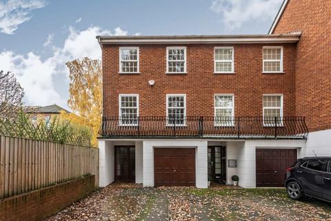 undefined, Lenton Rise, Richmond TW9
